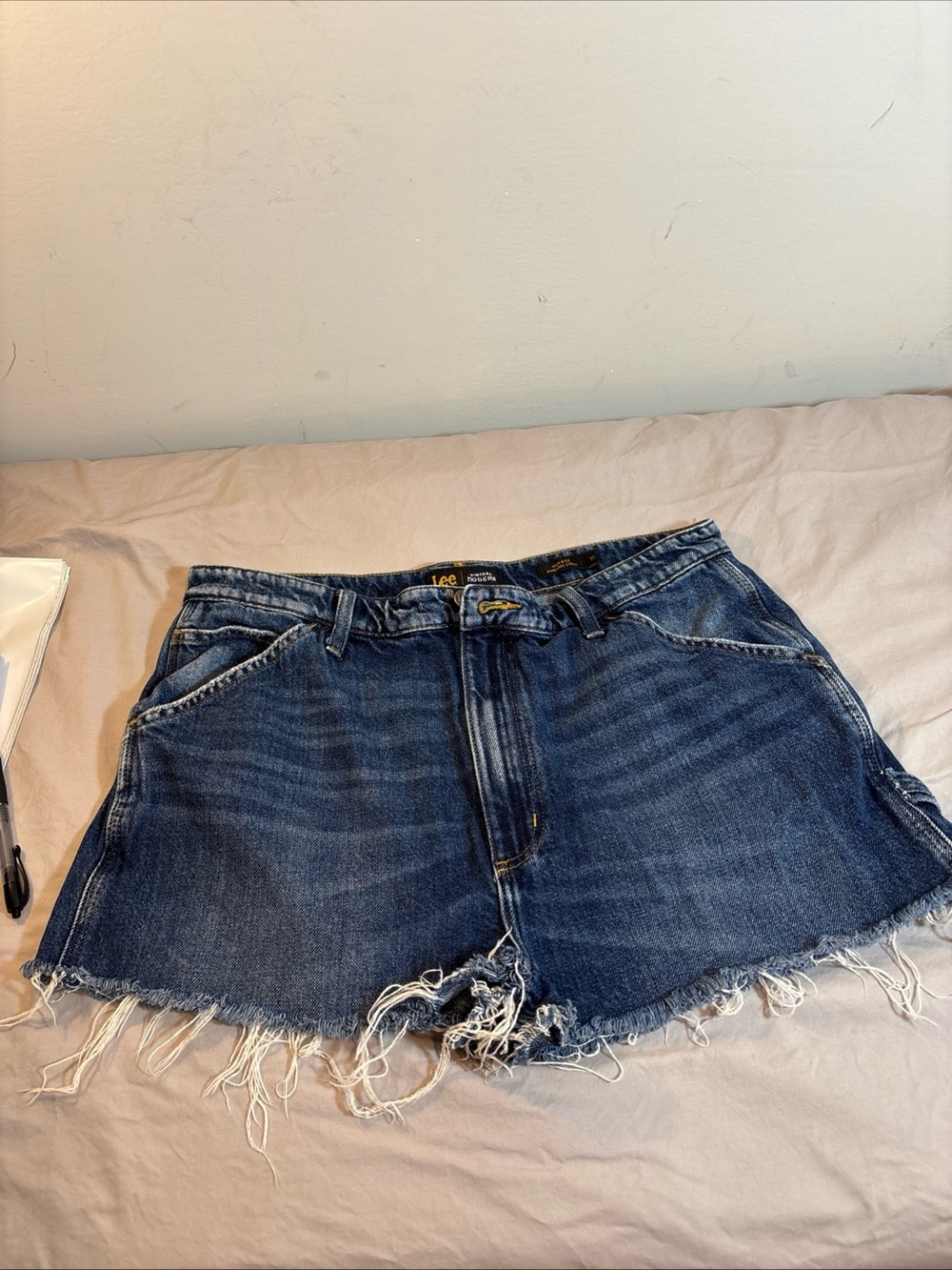 Lee Women’s Dark Blue Denim Cutoff Shorts. 644